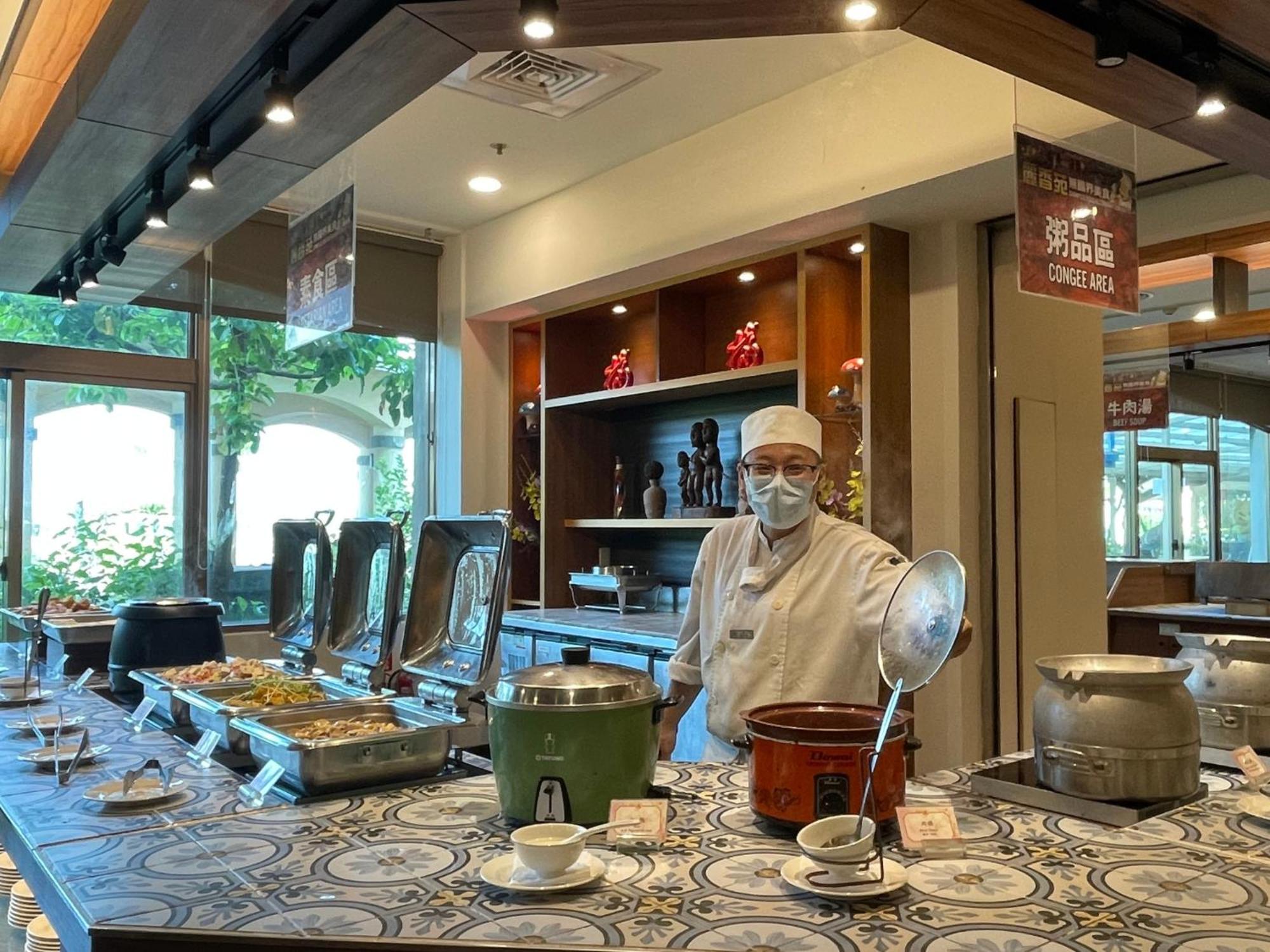 Howard Beach Resort קנטינג מראה חיצוני תמונה A buffet at a hotel in Taiwan