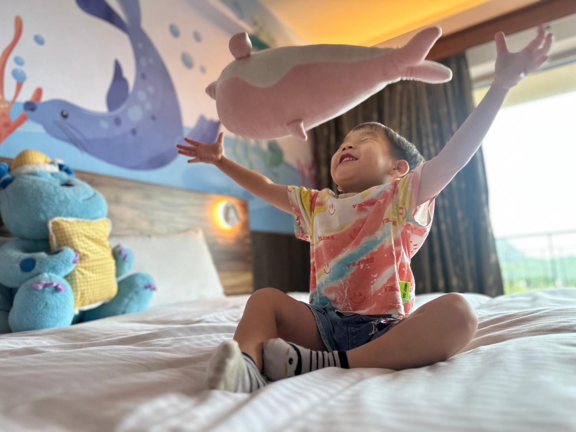 Howard Beach Resort קנטינג מראה חיצוני תמונה A child playing with a toy