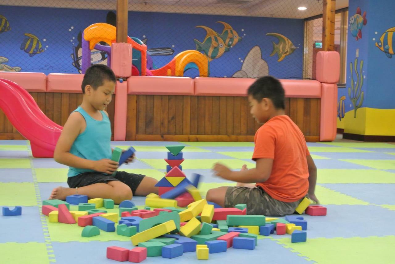 Howard Beach Resort קנטינג מראה חיצוני תמונה Children playing with blocks