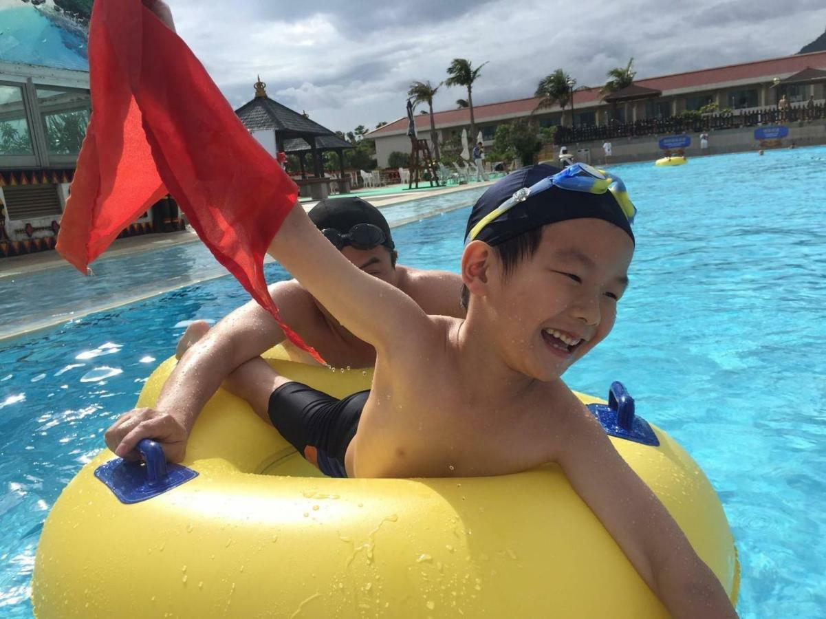 Howard Beach Resort קנטינג מראה חיצוני תמונה Children playing in a swimming pool